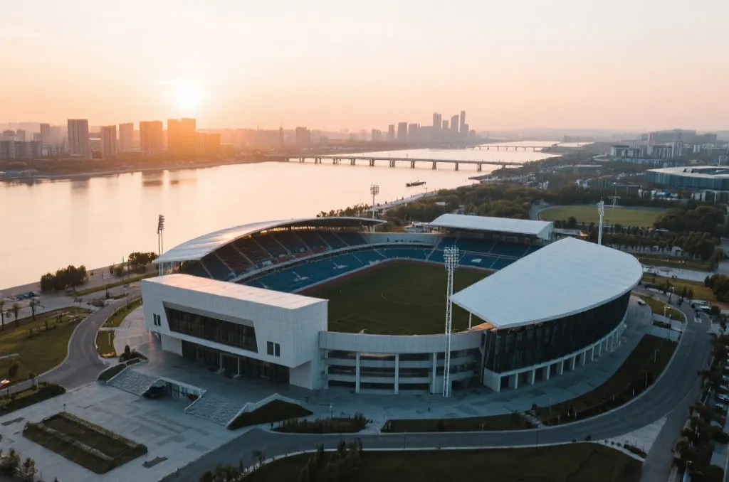 位於加拿大都市濱水區的現代化體育館外觀與城市天際線